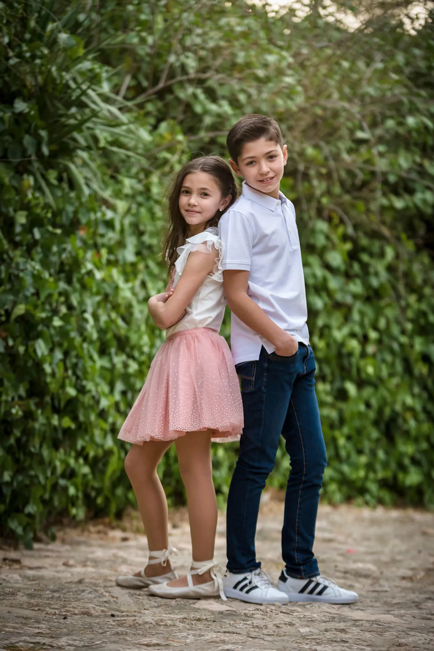 Hermanos espalda con espalda comunion Canicio Jumilla