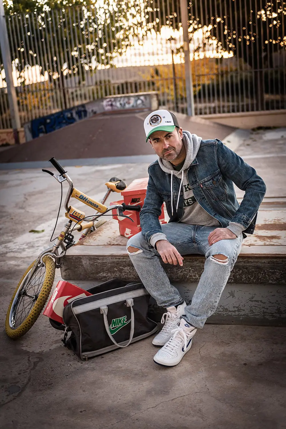 JJuan Miguel Lozano umi junto bicicleta Canicio fotografia