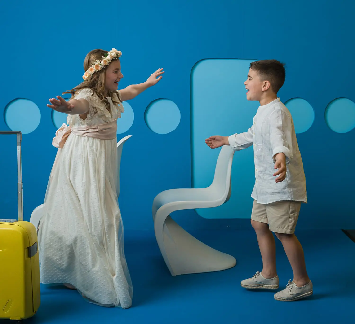 Ninos van abrazarse comunion Canicio Jumilla