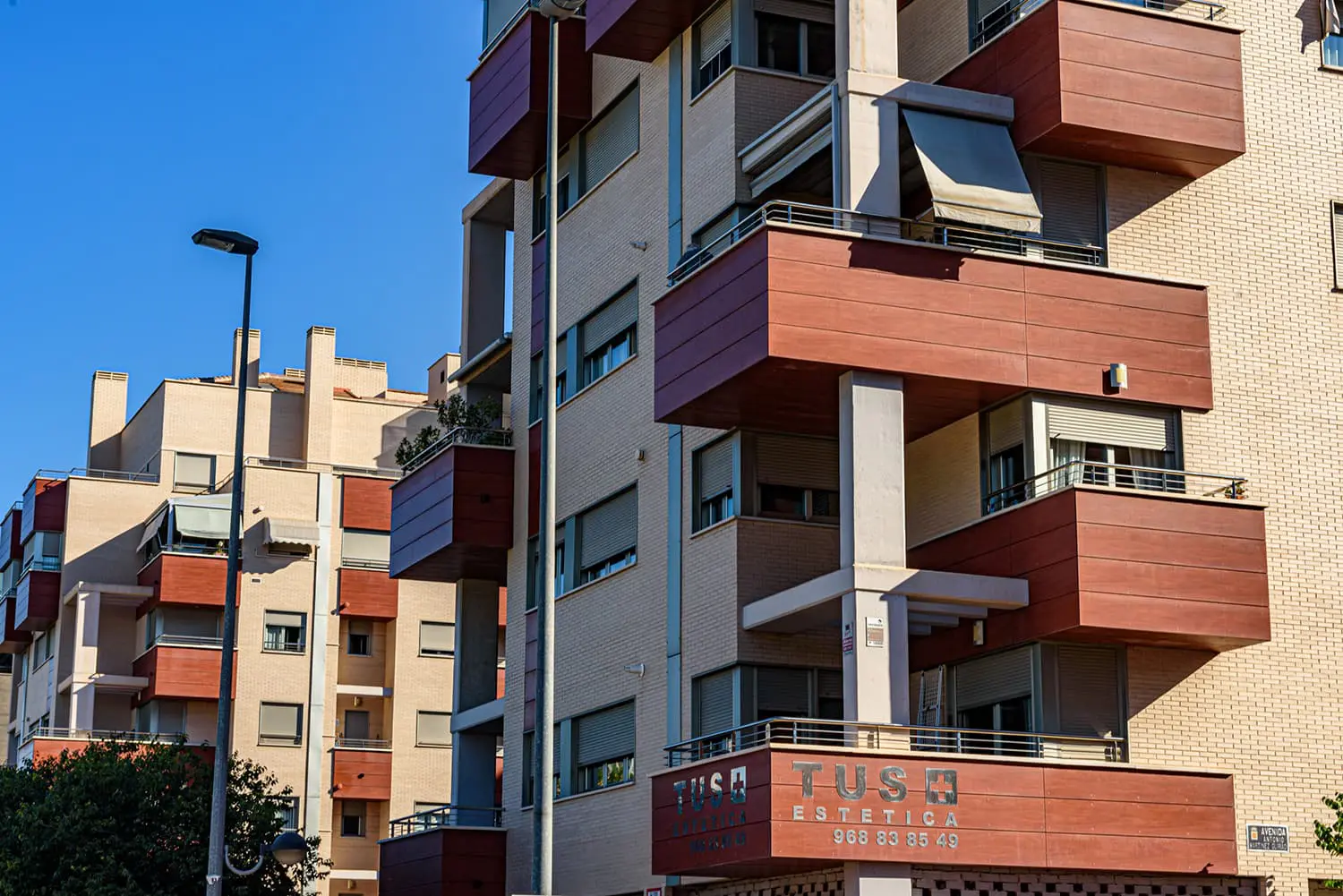 Vista detalle Malpesa Edificio Nuevo Milenio X JUAN CARLOS I Murcia K Blanco Roto Canicio fotografia