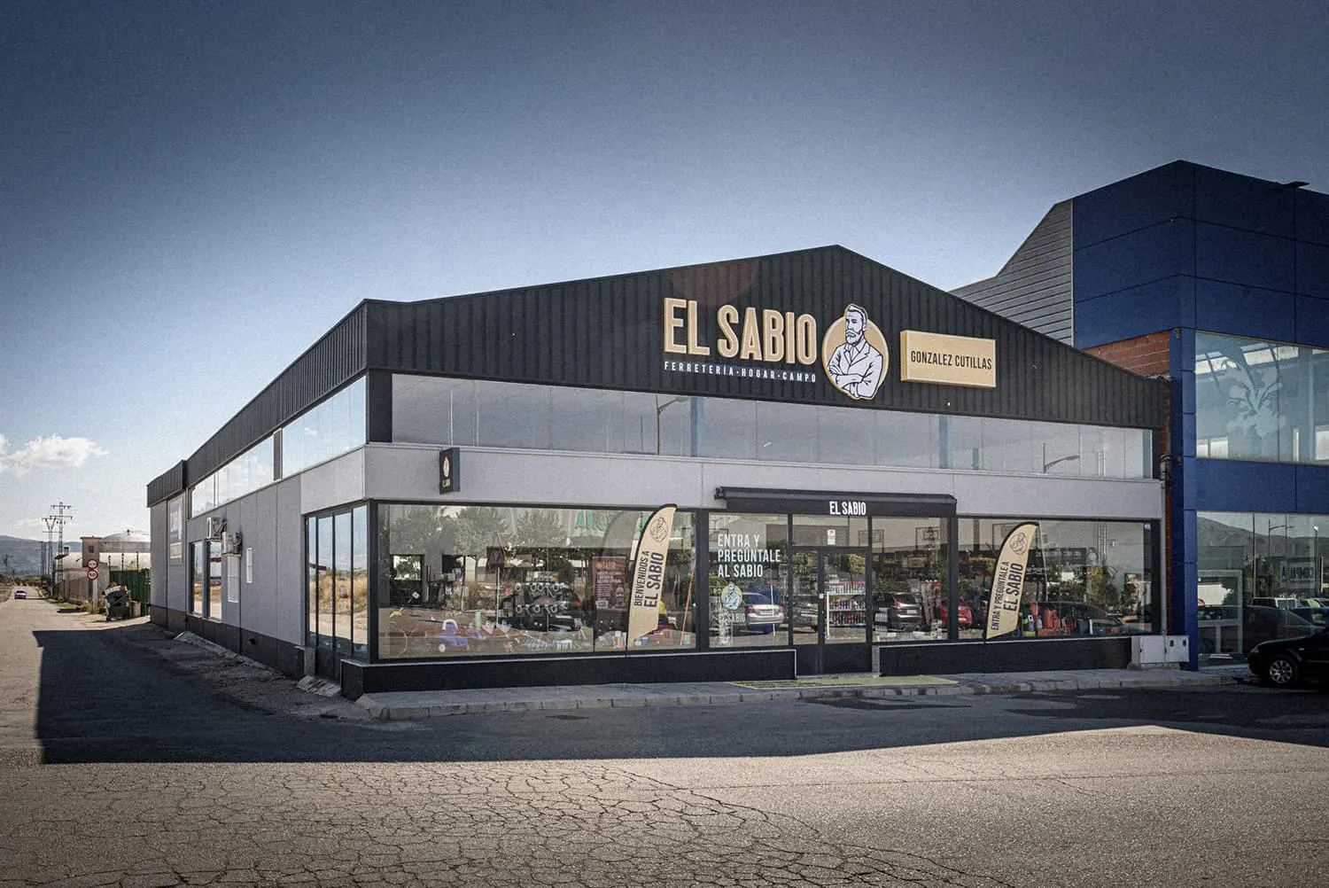 Vista exterior tienda El Sabio Ferreterias Canicio fotografia