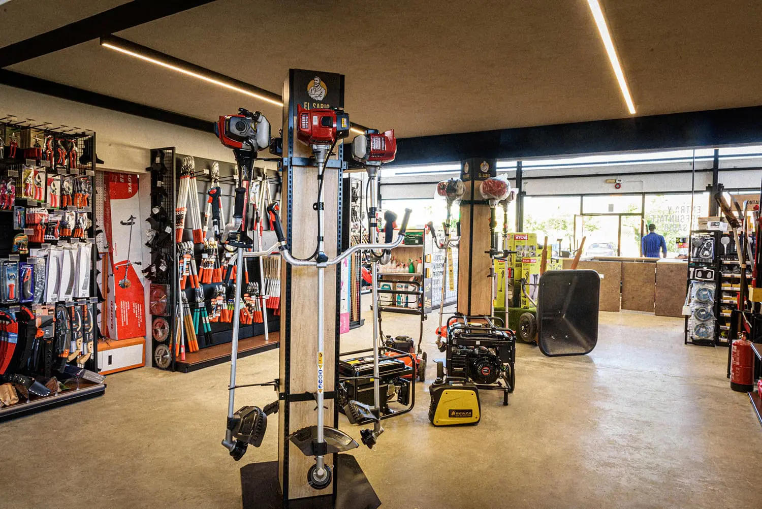 Vista interior tienda El Sabio Ferreterias Canicio fotografia