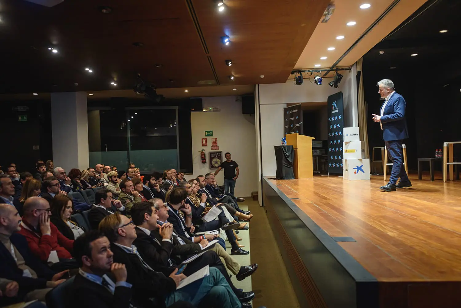 Vista publico escenario Caixabank Canicio fotografia