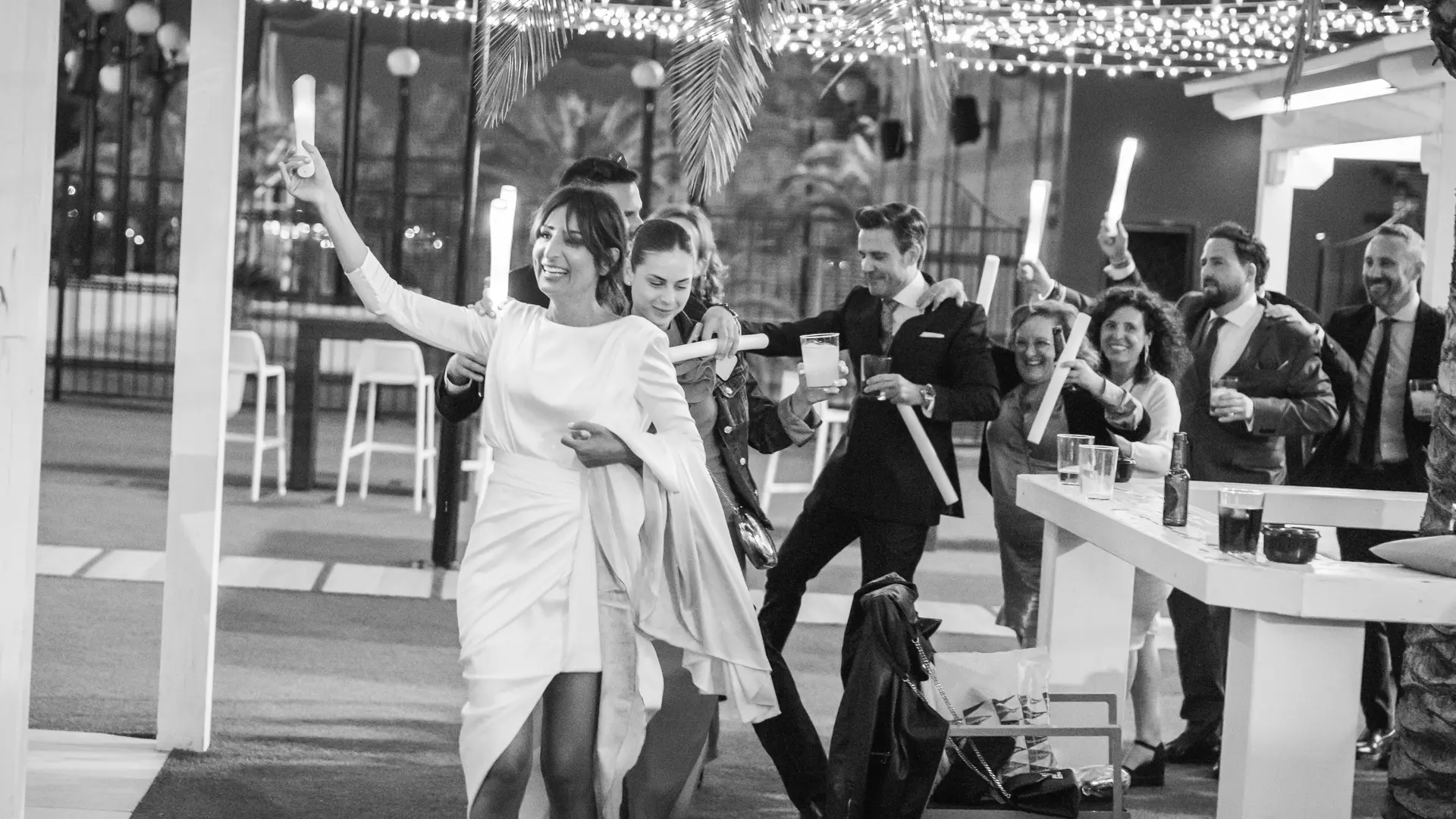 novios bailando en boda musica de fiesta