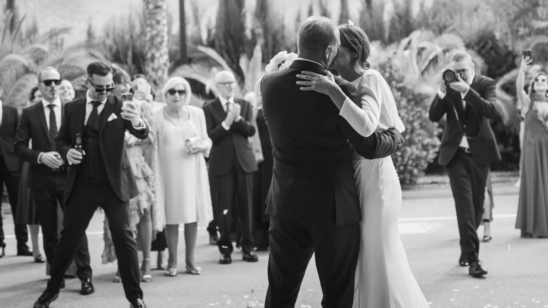 novios besandose foto boda jumilla
