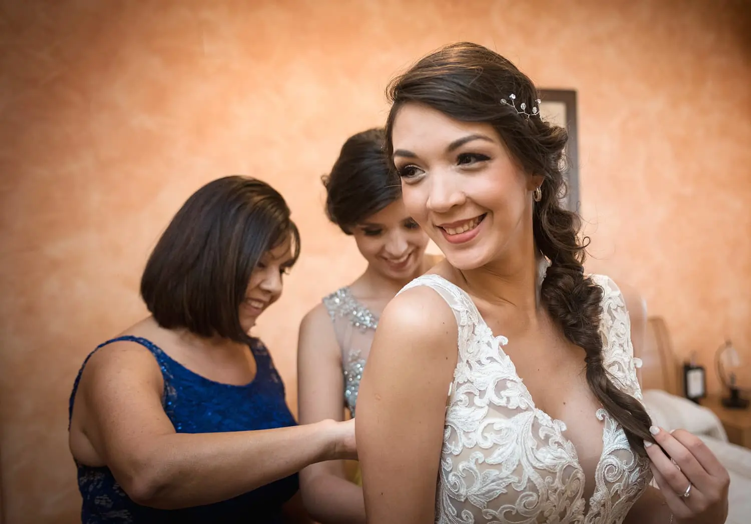 vistiendo casa novia annery canicio fotografia